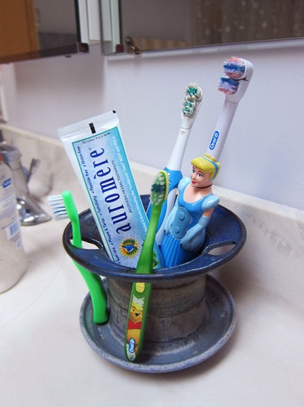 toothbrush holder