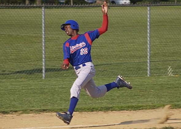 Ameer Wagner runs the bases 