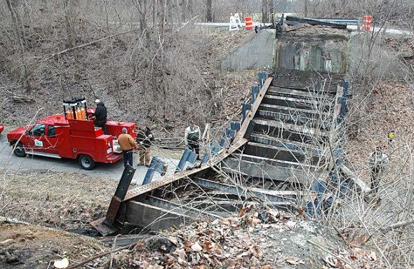 Hyde Rd bridge dismantled