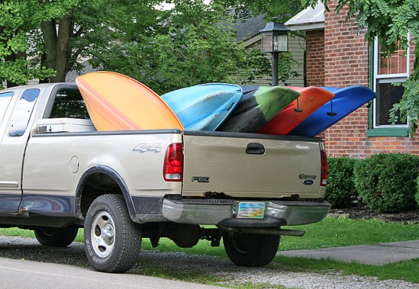 This was 1 of 3 vehicles I saw on Saturday that were transporting kayaks— sure looked like fun!